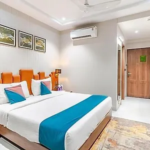 Hotel Season Grand Couple Friendly Pitampura Metro Station, Delhi (National Capital Territory of India)